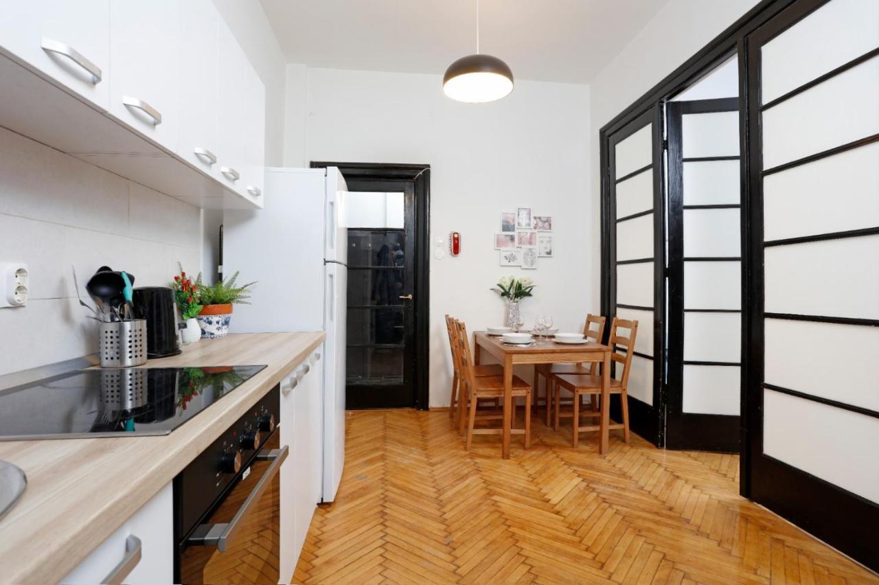 Lovely Apartment With 2 Bedrooms Bucarest Exterior foto